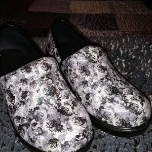 Comfort Trendz nursing shoes